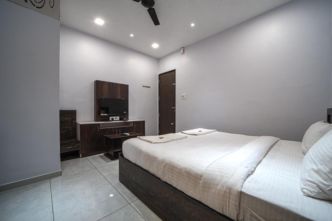 Hotel Saheb Kolhapur Ngoại thất bức ảnh