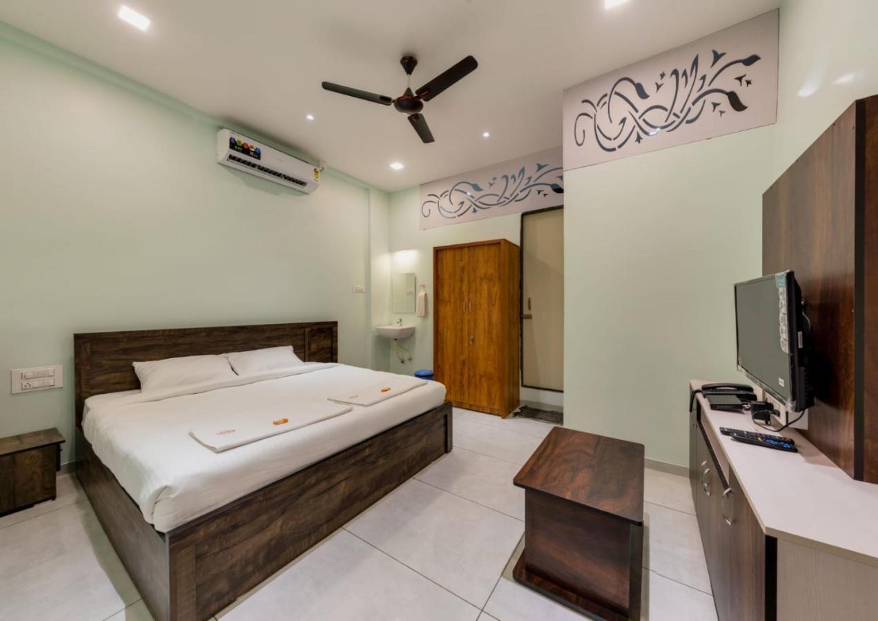 Hotel Saheb Kolhapur Ngoại thất bức ảnh