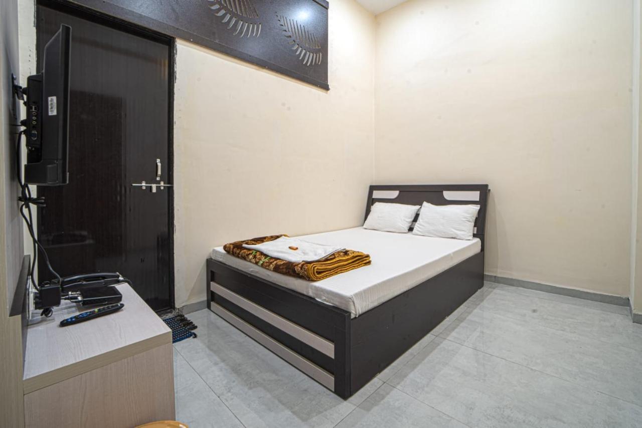 Hotel Saheb Kolhapur Ngoại thất bức ảnh